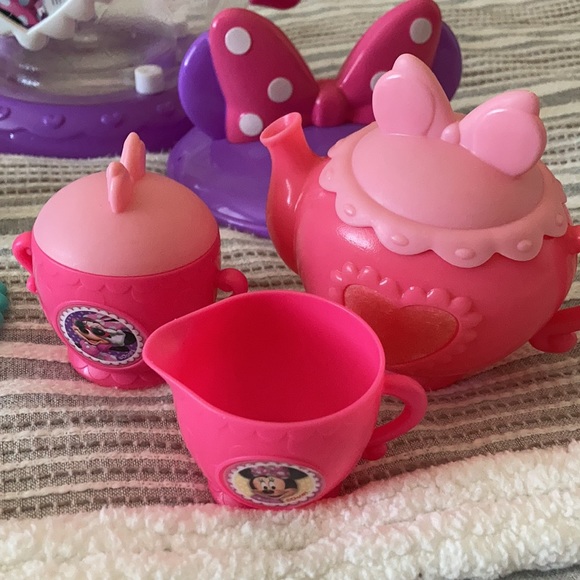 Disney Minnie Mouse tea set - Picture 4 of 4